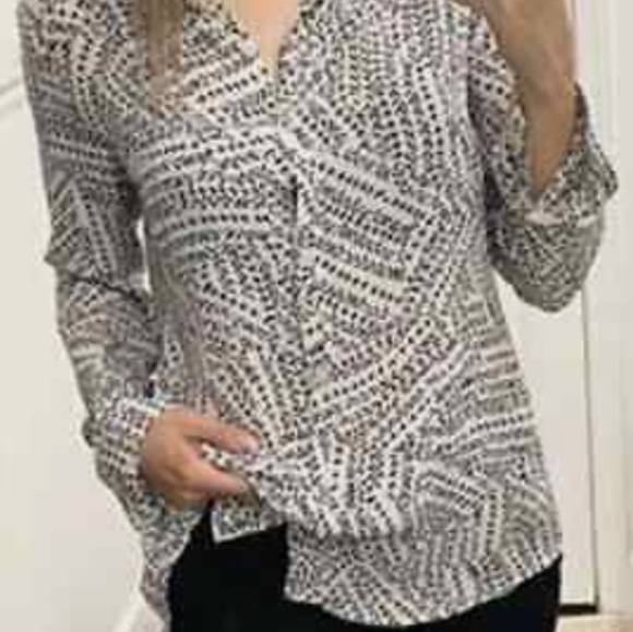 CAbi Split-back Blouse Style #3255 Button-down White Black Print Top - Picture 2 of 3